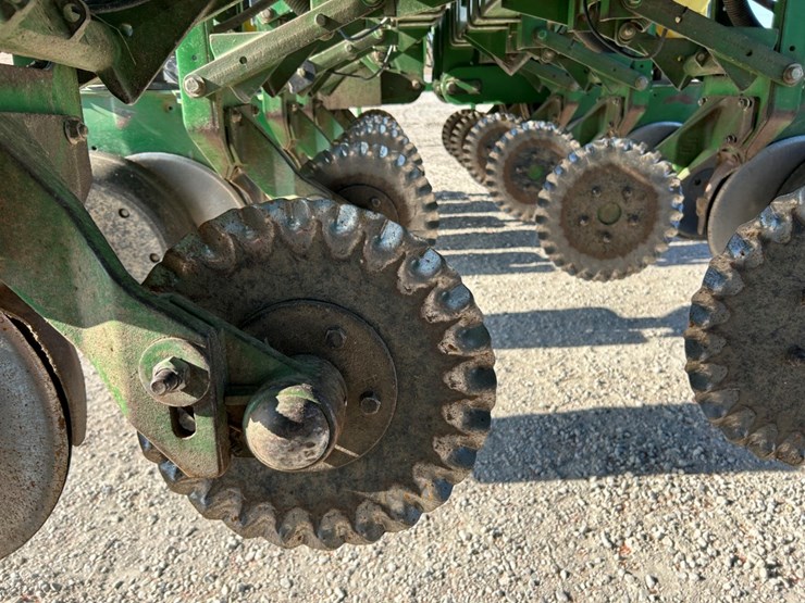 2004-john-deere-1790-image-45