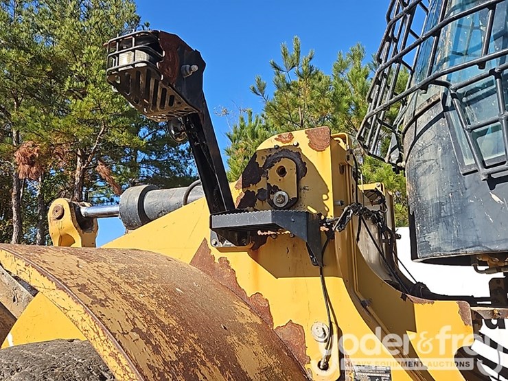 2017-caterpillar-966m-image-17