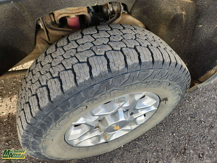 2022-chevrolet-silverado-3500hd-image-33