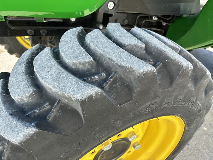 2018-john-deere-3038e-image-27