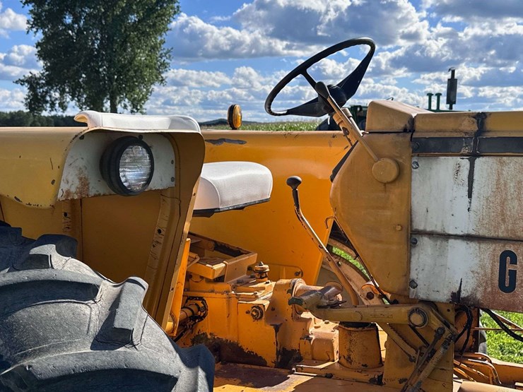 minneapolis-moline-g550-image-46