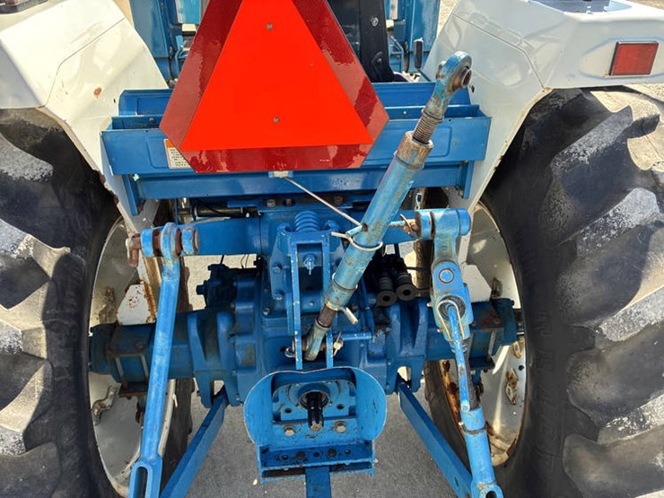 new-holland-2120-image-34