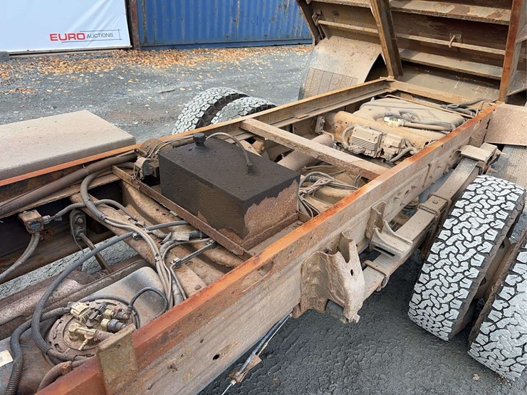 2015-chevrolet-3500hd-image-27