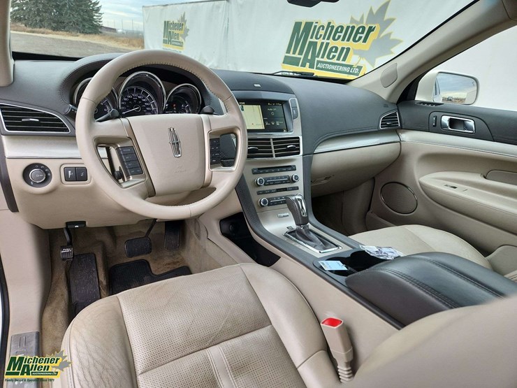 2012-lincoln-mkt-image-18