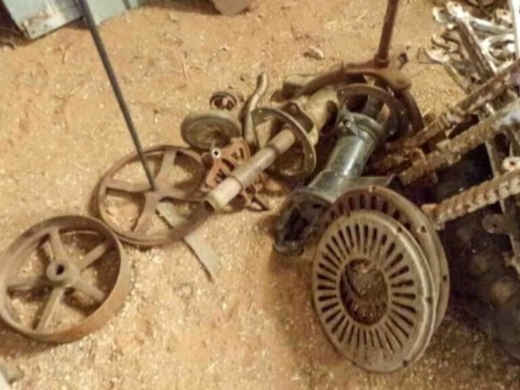 vintage-metal-items-image-2