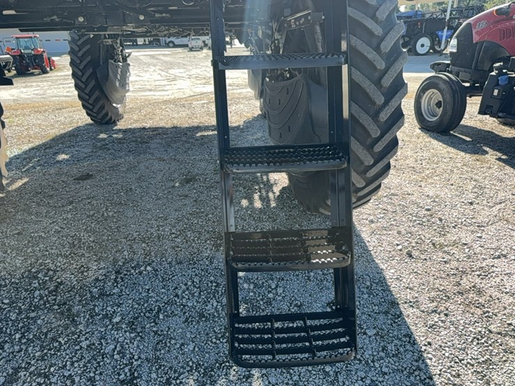 2023-case-ih-4350-patriot--sprayer-image-123