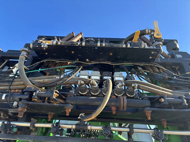 2014-john-deere-4830-image-32