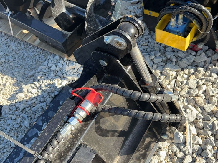 72”-skid-steer-4-in-1-bucket-image-9