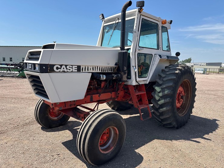 1979-case-2390-tractor-image-1