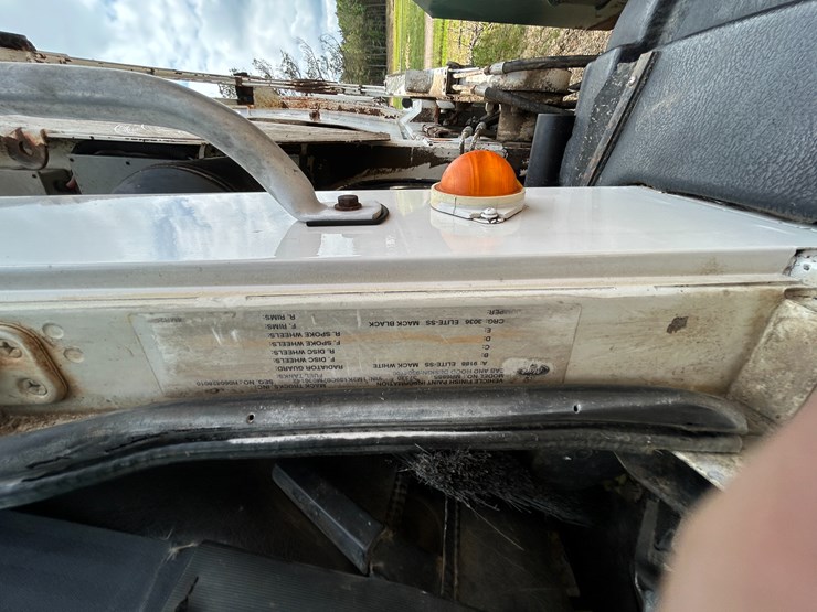 #9394-•-2007-mack-mr-mr600s-t/a-daycab-garbage-truck-vin:-1m2k189c07m036142-image-57