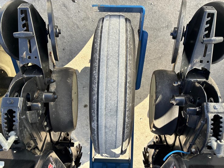 2014-kinze-3000-image-36