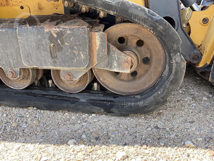 2015-deere-323e-image-26