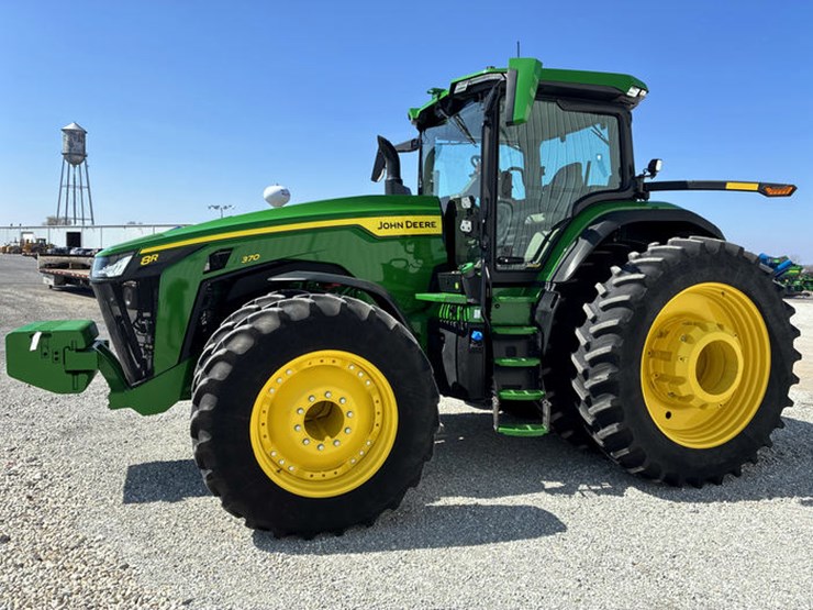 2023-john-deere-8r-370-image-9