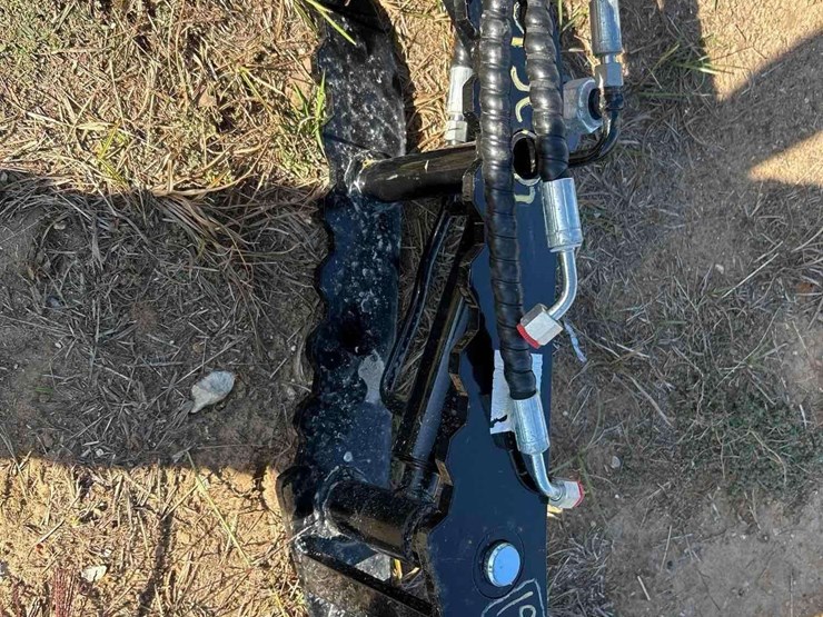 2025-hydraulic-thumb-image-3