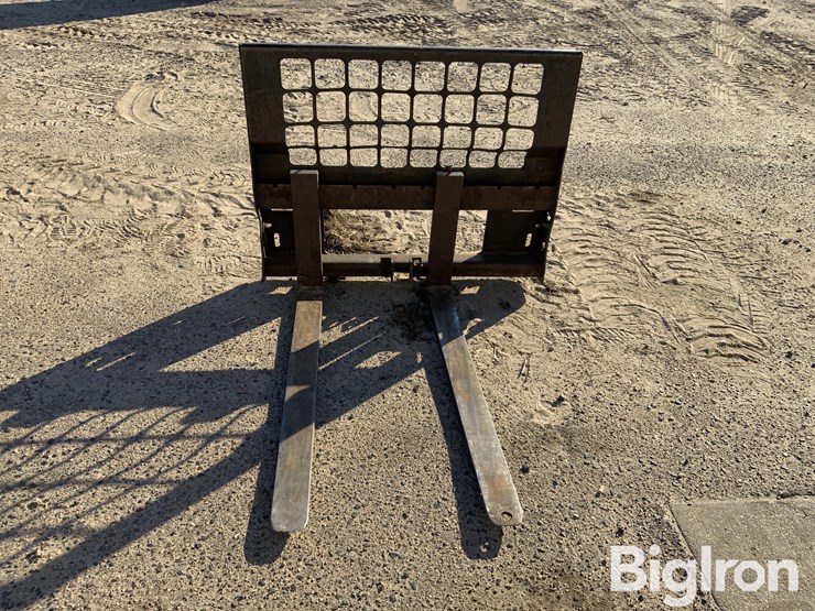 48”-rail-pallet-forks-image-2