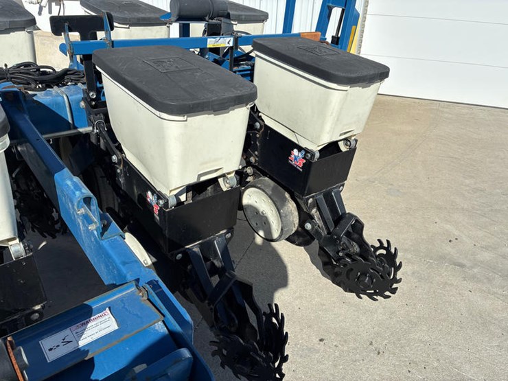 2014-kinze-3000-image-16