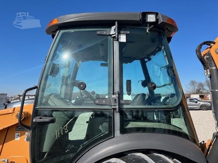 2017-case-580sn-image-31