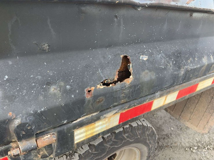 2015-chevrolet-3500hd-image-16