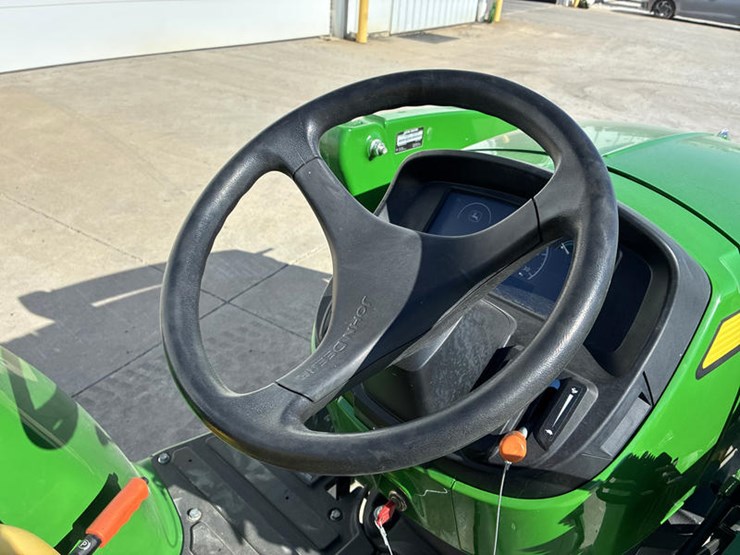 2018-john-deere-3038e-image-40