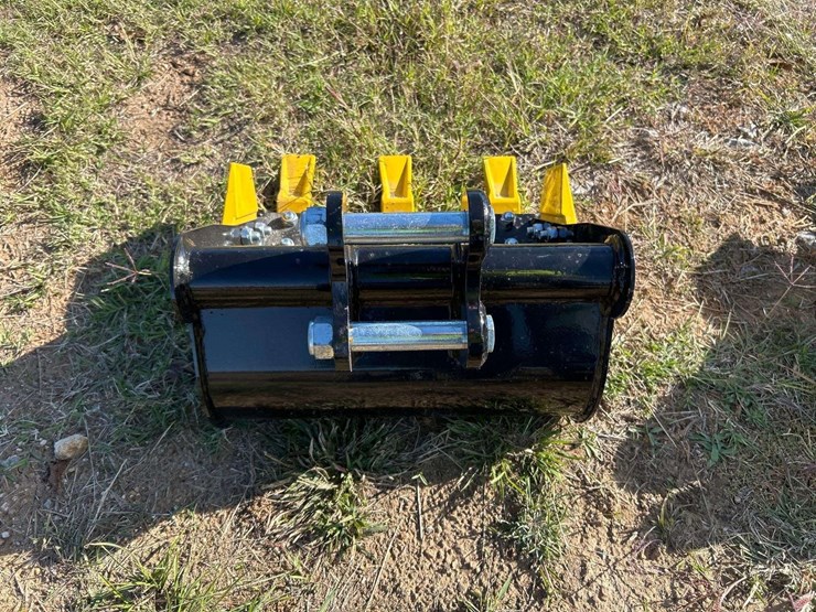 2025-iranch-16in-excavator-bucket-image-2