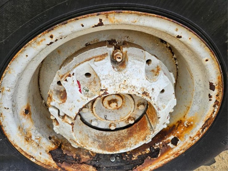 #3097-•-ih-wd4-tractor-image-16