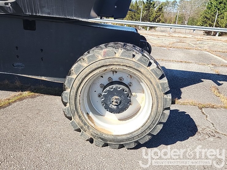 2014-jlg-800aj-image-10