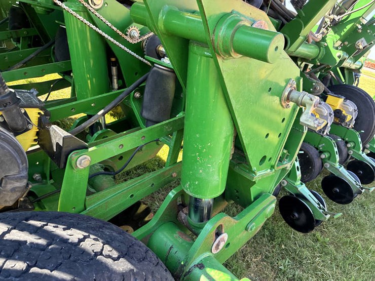 2011-john-deere-1790-image-53