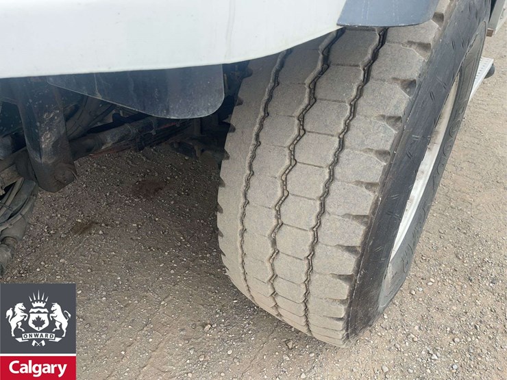 2015-freightliner-114sd-image-7