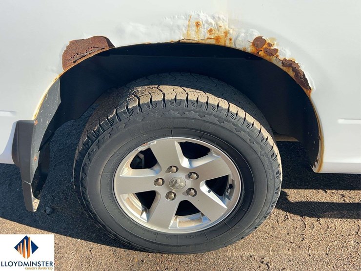 2011-ram-1500-slt-image-24