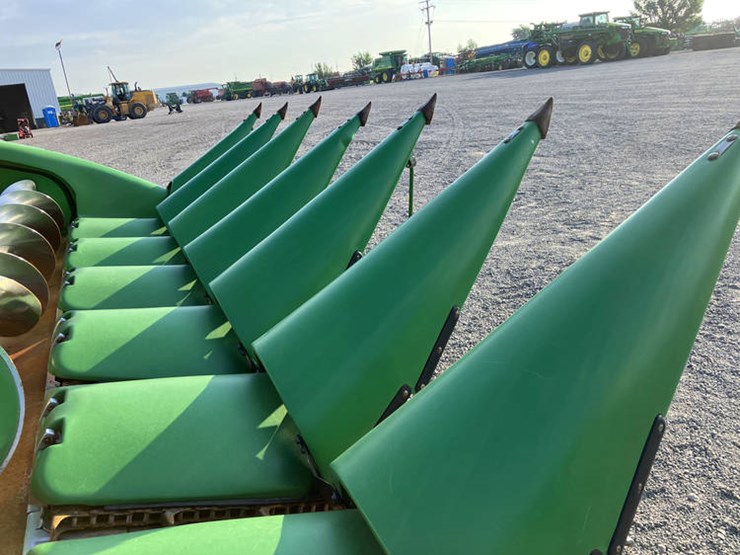 2013-john-deere-608c-image-14