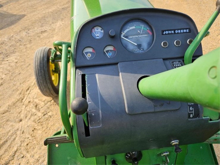 john-deere-2520-image-24
