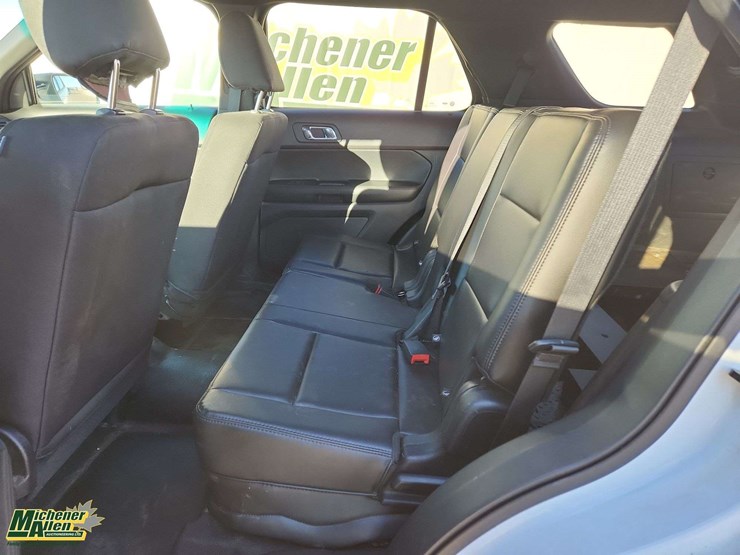 2017-ford-explorer-image-16