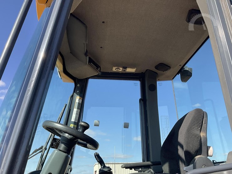 2015-deere-324k-image-25