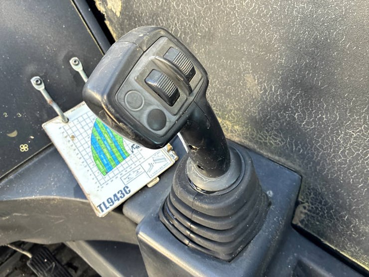 2015-caterpillar-tl943c-image-65