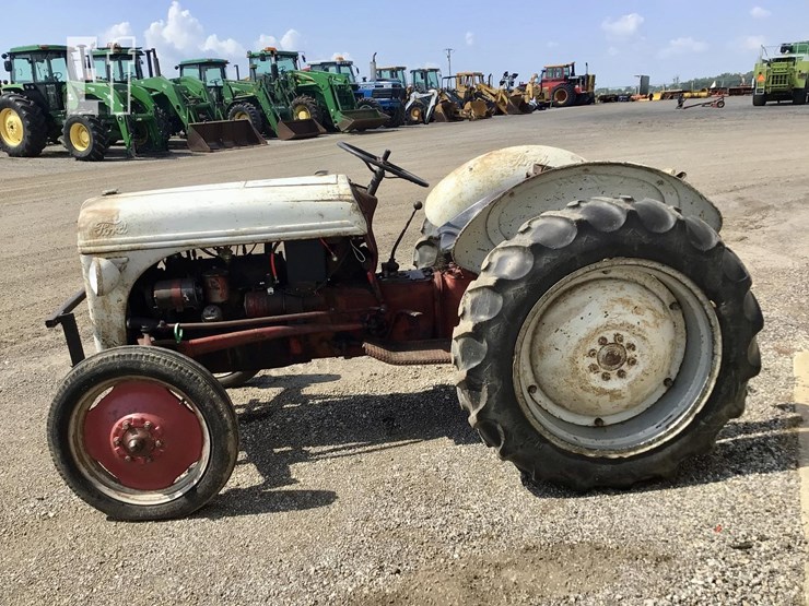 1952-ford-8n-image-4