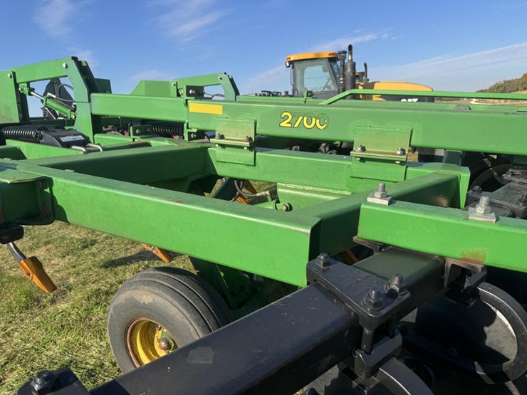 john-deere-2700-image-25