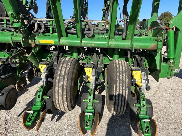 2004-john-deere-1790-image-56