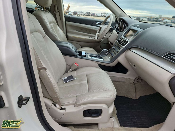 2012-lincoln-mkt-image-22