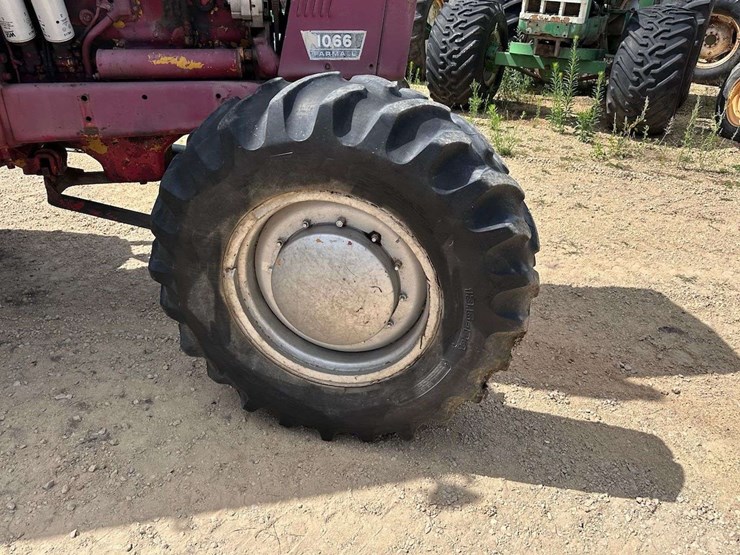 farmall-1066-hydro-image-10