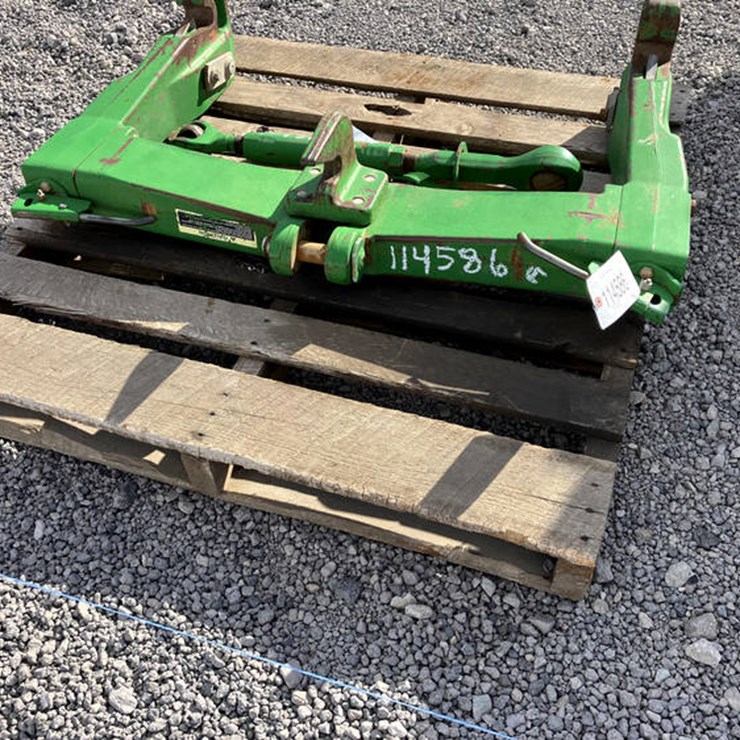 #114586 • JD QUICK HITCH