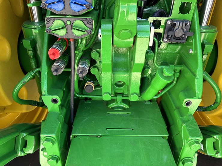 2023-john-deere-8r-370-image-29
