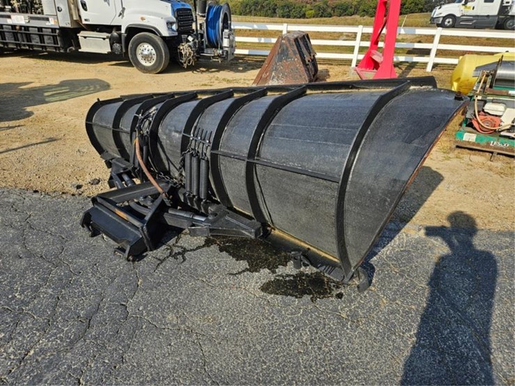 #3023-•-bonnell-10'-one-way-snow-plow-image-5