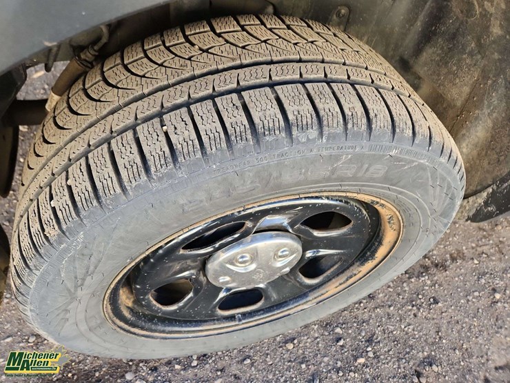 2017-ford-explorer-image-30