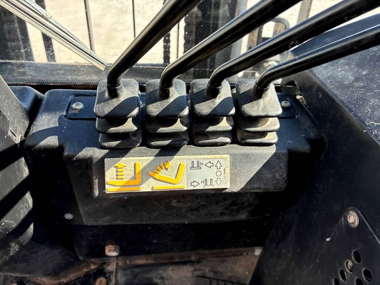 2018-jcb-930-image-64