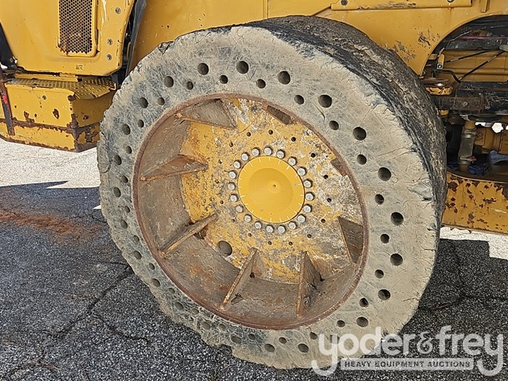 2017-caterpillar-966m-image-11