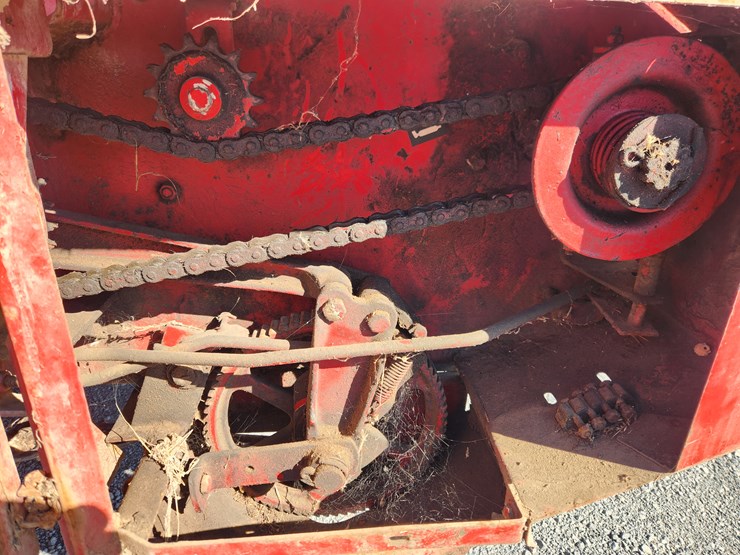 new-holland-213-image-5