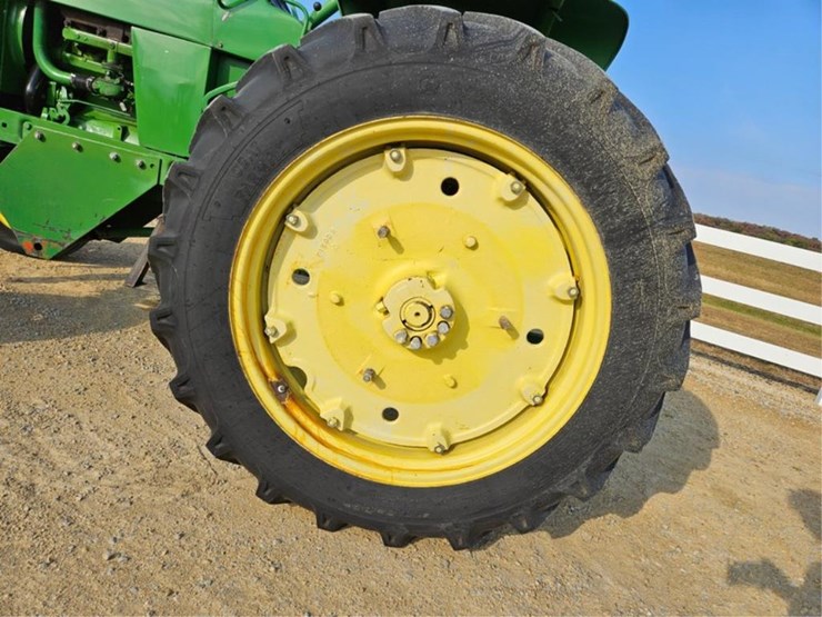 john-deere-2520-image-29