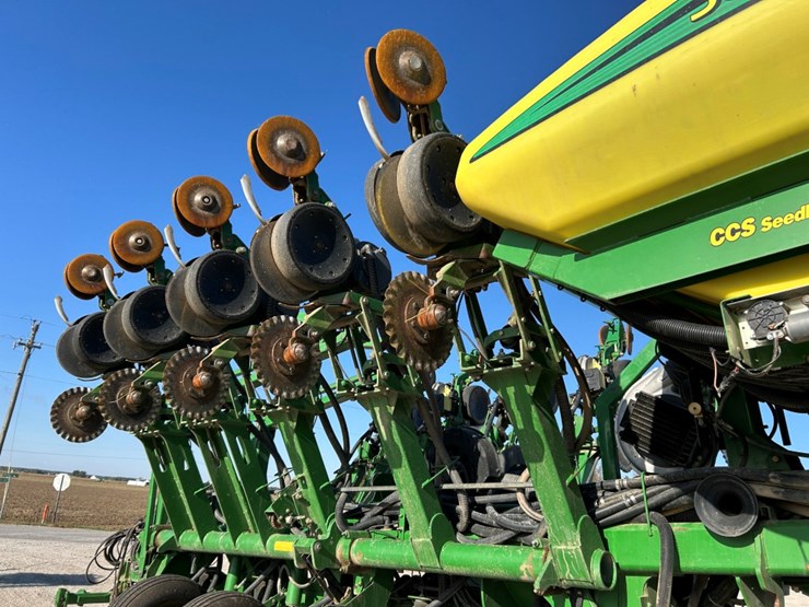 2004-john-deere-1790-image-24