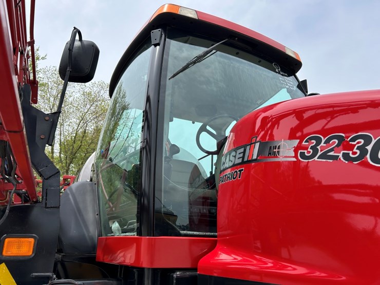 2014-case-ih-3200b-image-8