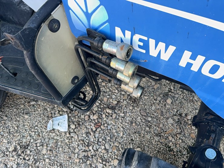 new-holland-boomer-30-image-44